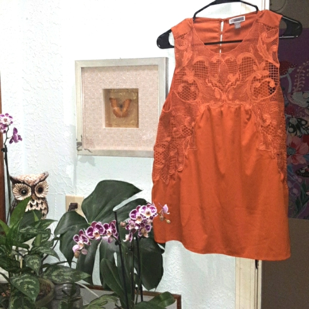 Chelsea28 womens M lace applique top in rusted pumpkin color.🍂🌼😀😍